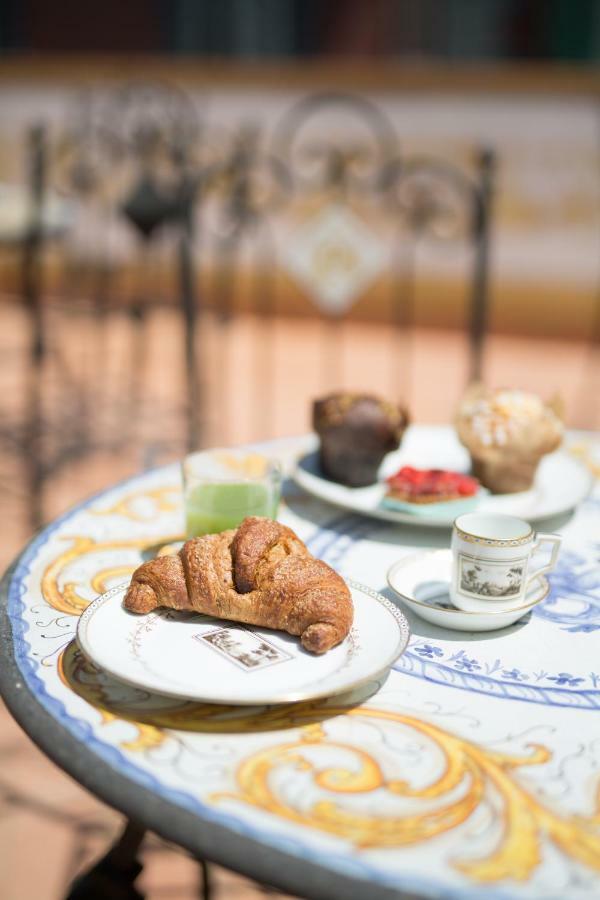 Bed and Breakfast Palazzo Doria d'Angri Napoli Esterno foto