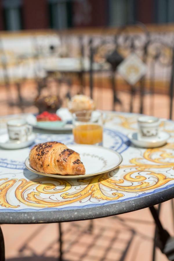 Bed and Breakfast Palazzo Doria d'Angri Napoli Esterno foto