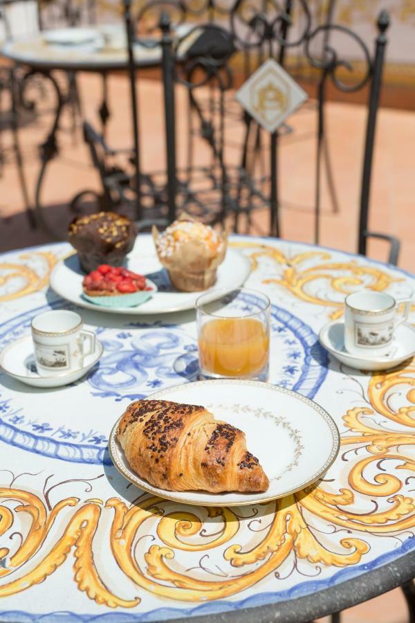 Bed and Breakfast Palazzo Doria d'Angri Napoli Esterno foto